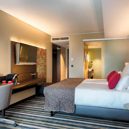 Leonardo Royal Hotel 4*